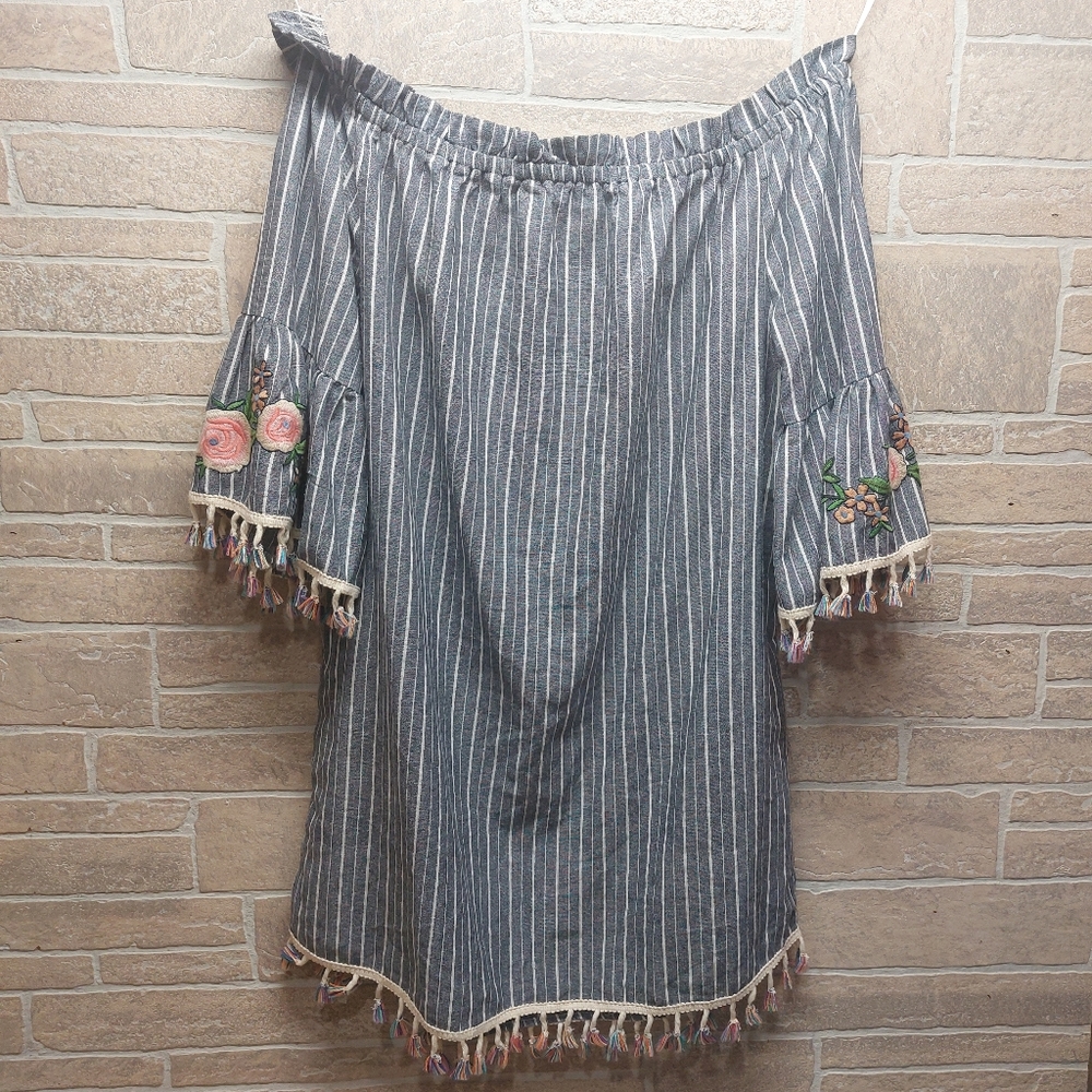 ODDY Gray Striped Off-Shoulder Blouse with Floral Details women’s 1X